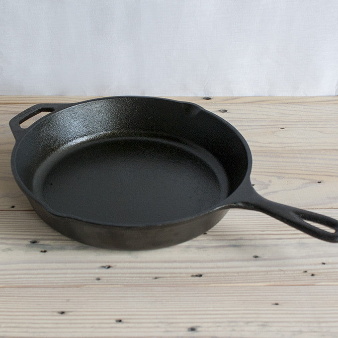 Laurel Machine & Foundry Co. Cast Iron Skillet