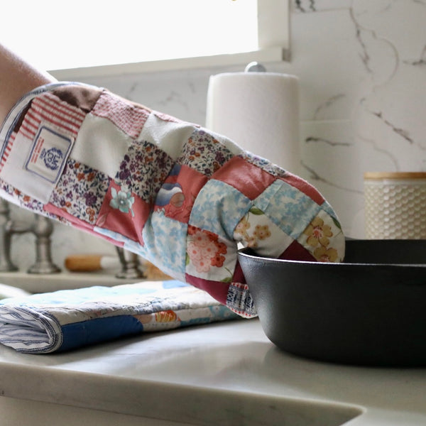 LMCo. Quilted Oven Mitt – Laurel Mercantile Co.